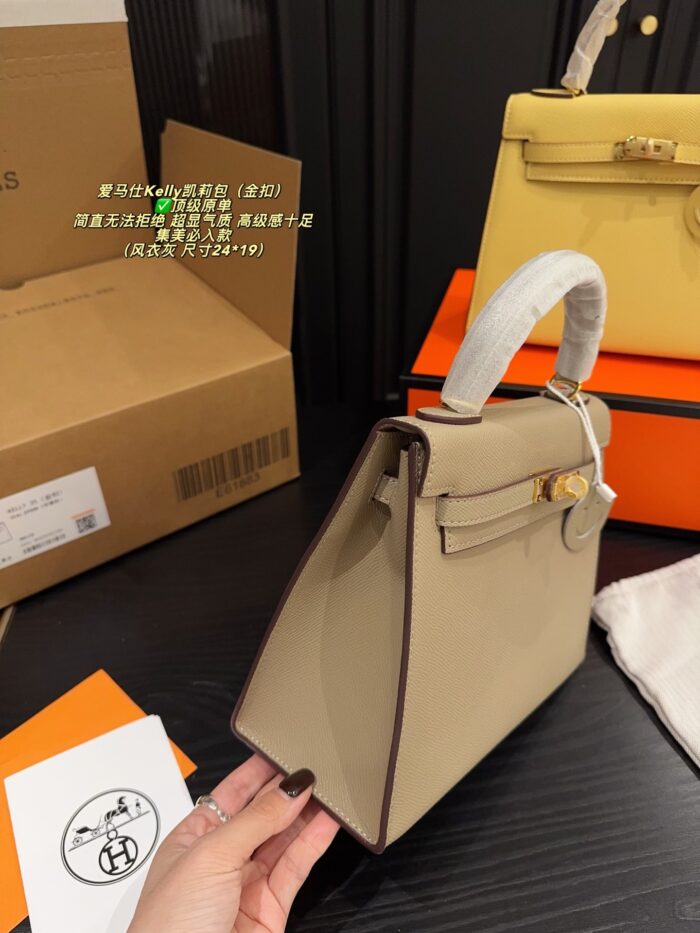 Hermès Kelly Bag (Gold Buckle) Exudes Sophistication And Elegance - Image 8