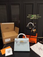 Hermès Kelly Bag (Gold Buckle) Exudes Sophistication And Elegance - Image 11