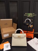 Hermès Kelly Bag (Gold Buckle) Exudes Sophistication And Elegance - Image 17