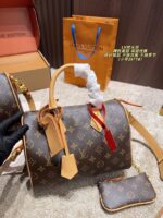 Louis Vuitton Pillow Bag Exquisite And Elegant Versatile For All Seasons - Image 3