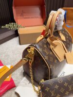 Louis Vuitton Pillow Bag Exquisite And Elegant Versatile For All Seasons - Image 4