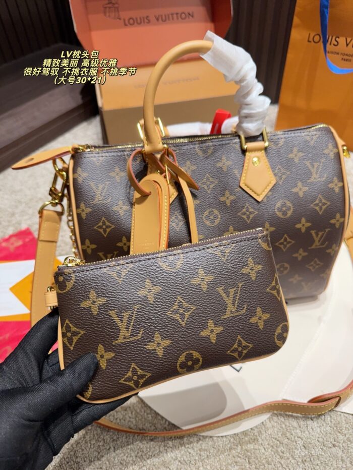 Louis Vuitton Pillow Bag Exquisite And Elegant Versatile For All Seasons - Image 6