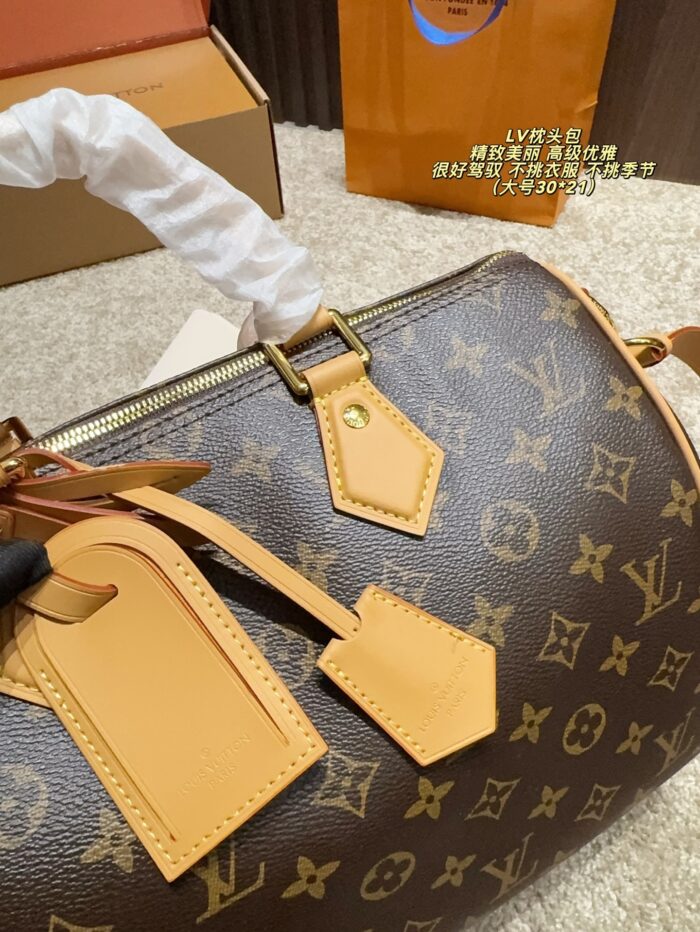 Louis Vuitton Pillow Bag Exquisite And Elegant Versatile For All Seasons - Image 7