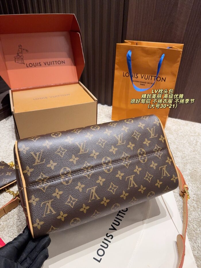 Louis Vuitton Pillow Bag Exquisite And Elegant Versatile For All Seasons - Image 8