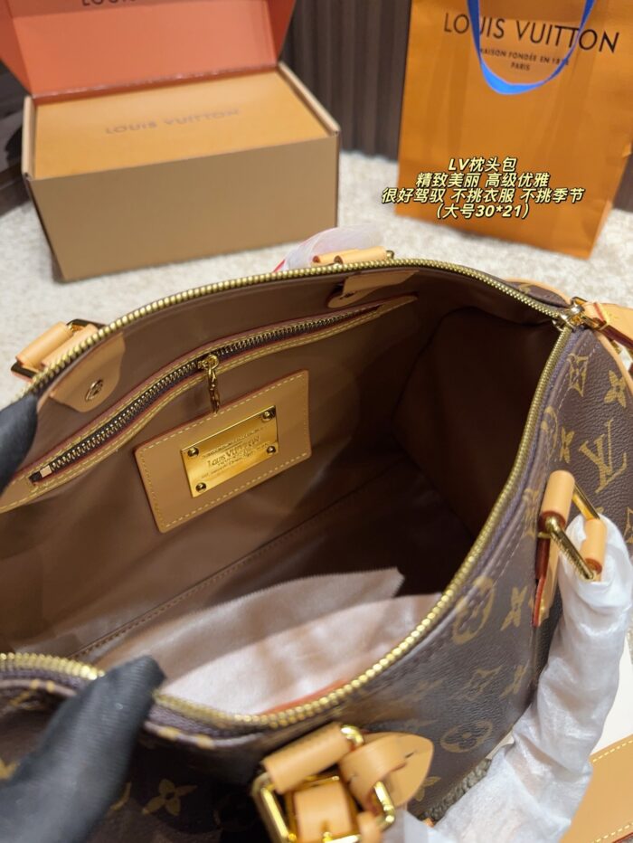 Louis Vuitton Pillow Bag Exquisite And Elegant Versatile For All Seasons - Image 9