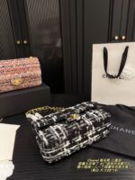 Chanel 24K Tweed Cf Flap Bag With Sheepskin Lining Autumn/Winter Atmosphere Classic Spacious Design - Image 5