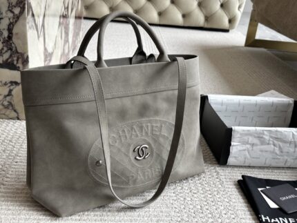 Chanel Vintage Tote Bag Effortlessly Retro Practical, Stylish And Spacious