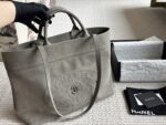 Chanel Vintage Tote Bag Effortlessly Retro Practical, Stylish And Spacious - Image 4