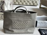 Chanel Vintage Tote Bag Effortlessly Retro Practical, Stylish And Spacious - Image 5