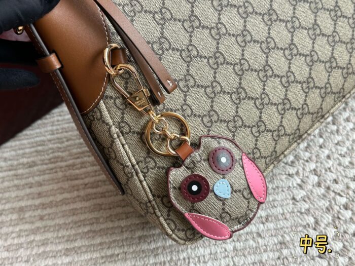 Gucci Emblem Series Tote Bag Lightweight And Practical Gg Monogram Design - Image 2