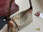 Gucci Emblem Series Tote Bag Lightweight And Practical Gg Monogram Design - Image 5