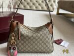 Gucci Emblem Series Tote Bag Lightweight And Practical Gg Monogram Design - Image 6