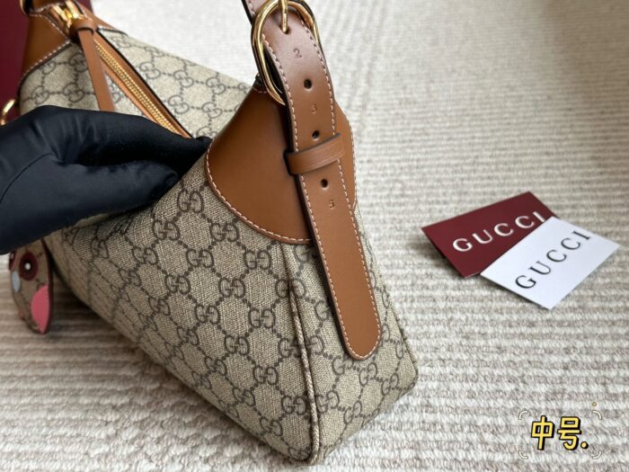 Gucci Emblem Series Tote Bag Lightweight And Practical Gg Monogram Design - Image 7