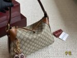 Gucci Emblem Series Tote Bag Lightweight And Practical Gg Monogram Design - Image 8