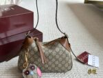 Gucci Emblem Series Tote Bag Lightweight And Practical Gg Monogram Design - Image 12