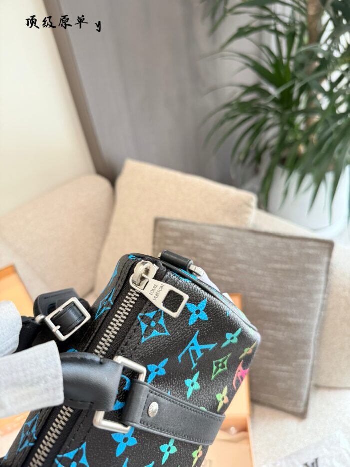 Louis Vuitton Keepall 25 Gradient Rainbow Monogram Bag Built-In Nfc Multiple Carrying Options Water-Resistant & Dirt-Resistant - Image 6