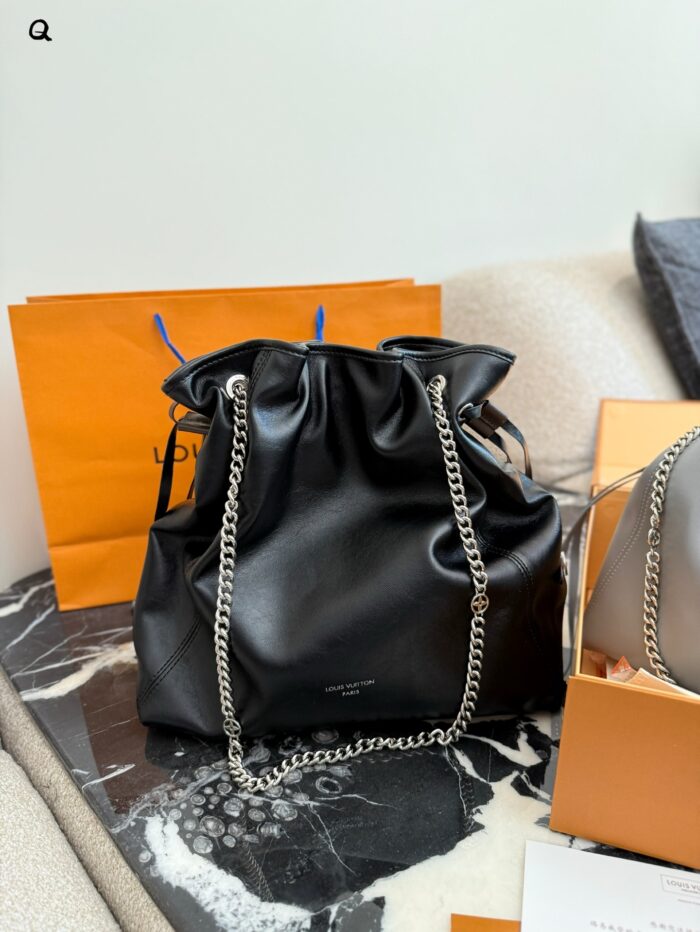 Louis Vuitton Off Duty Soft Lambskin Ultra-Lightweight Relaxed Silhouette Multi-Wear Silver Chain Bag - Image 3