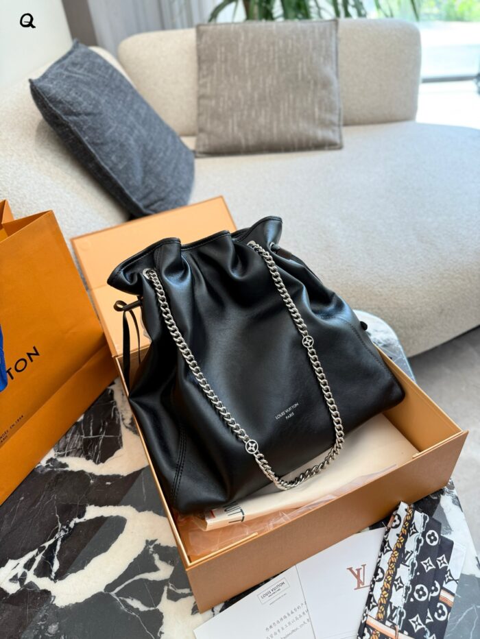 Louis Vuitton Off Duty Soft Lambskin Ultra-Lightweight Relaxed Silhouette Multi-Wear Silver Chain Bag - Image 6
