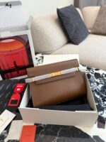 Yves Saint Laurent Manhattan Box Fashionable And Sleek Box Leather/Crocodile Embossed Metal Snap Adjustable Shoulder Strap Handbag - Image 10