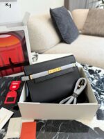 Yves Saint Laurent Manhattan Box Fashionable And Sleek Box Leather/Crocodile Embossed Metal Snap Adjustable Shoulder Strap Handbag - Image 13