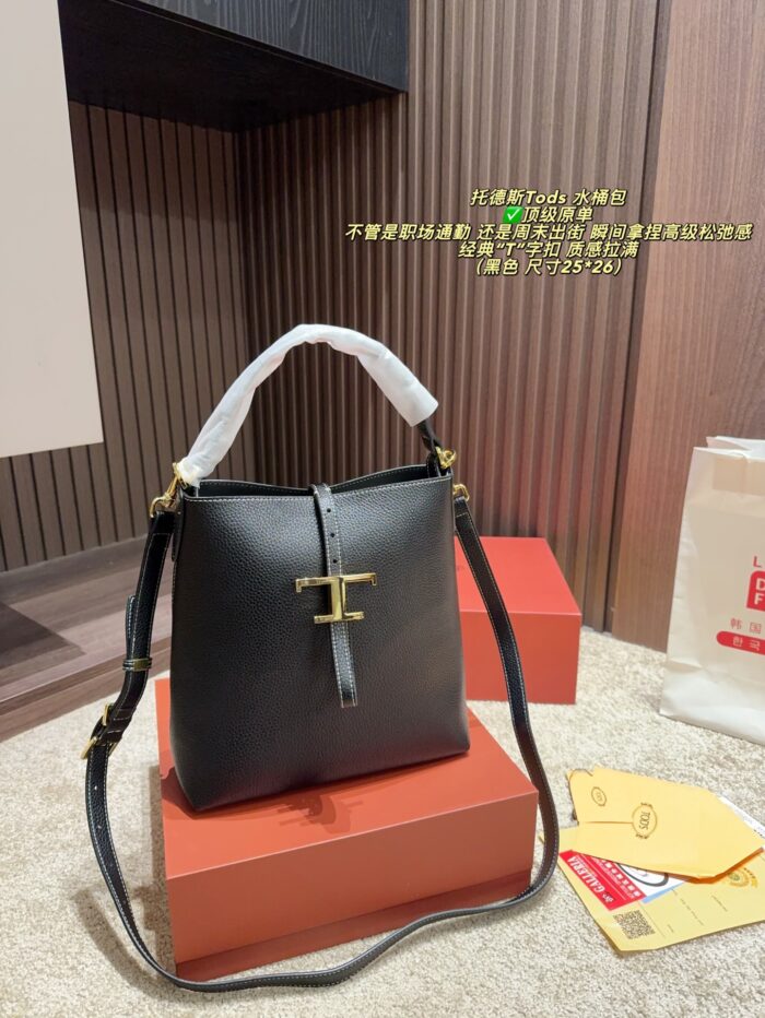 Tod'S Bucket Bag Classic T-Shaped Clasp Soft Yet Structured Generous Capacity - Image 1