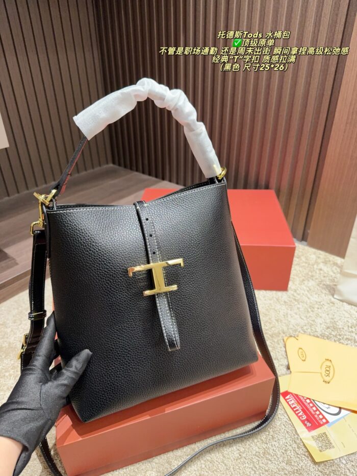 Tod'S Bucket Bag Classic T-Shaped Clasp Soft Yet Structured Generous Capacity - Image 2