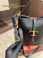 Tod'S Bucket Bag Classic T-Shaped Clasp Soft Yet Structured Generous Capacity - Image 4