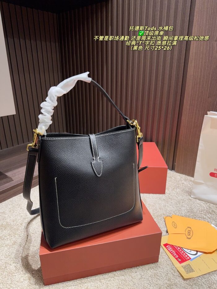 Tod'S Bucket Bag Classic T-Shaped Clasp Soft Yet Structured Generous Capacity - Image 5