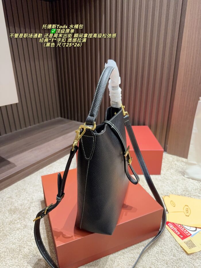 Tod'S Bucket Bag Classic T-Shaped Clasp Soft Yet Structured Generous Capacity - Image 6