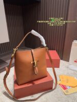 Tod'S Bucket Bag Classic T-Shaped Clasp Soft Yet Structured Generous Capacity - Image 11