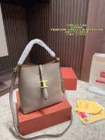 Tod'S Bucket Bag Classic T-Shaped Clasp Soft Yet Structured Generous Capacity - Image 14