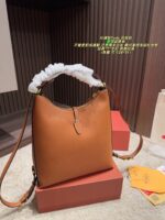 Tod'S Backpack Classic T-Shaped Buckle Spacious Yet Supple And Structured Versatile And Timeless - Image 2