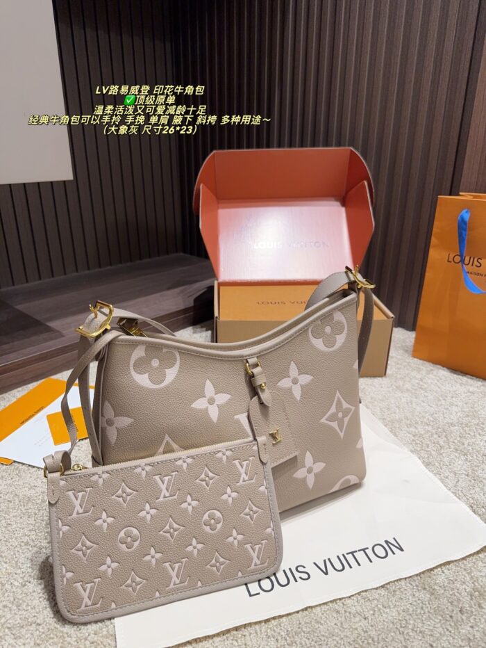 Louis Vuitton Printed Horn Bag Multi-Functional, Youthful, Can Be Handheld, Shoulder-Carried Or Crossbody - Image 10
