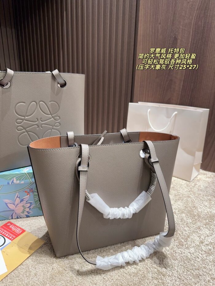 Loewe Tote Bag Minimalist And Sophisticated Lightweight Versatile Styling - Image 4