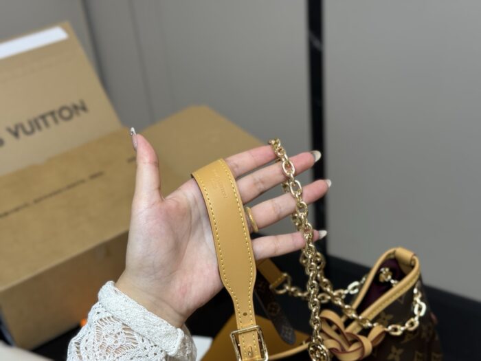 Louis Vuitton Carryall Bow - Adorable & Casual - Exceptional Value - Image 3