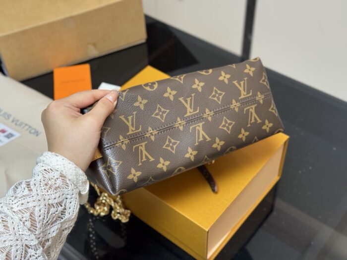 Louis Vuitton Carryall Bow - Adorable & Casual - Exceptional Value - Image 9
