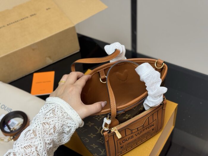 Louis Vuitton Neverfull Bb New Classic Textured Tote Bag - Image 4