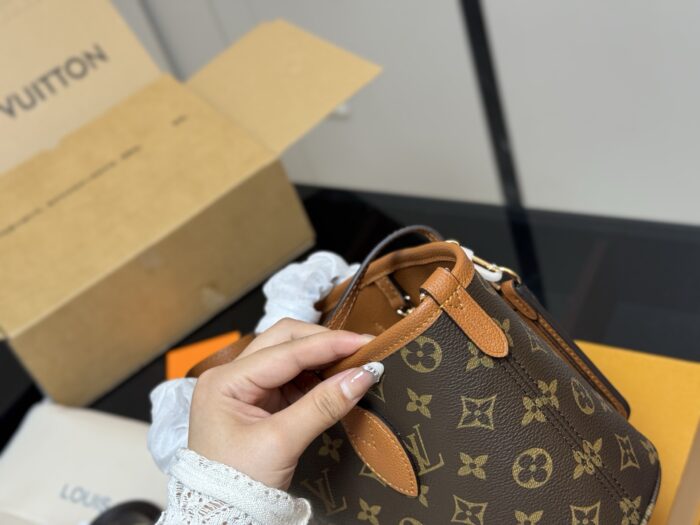 Louis Vuitton Neverfull Bb New Classic Textured Tote Bag - Image 7