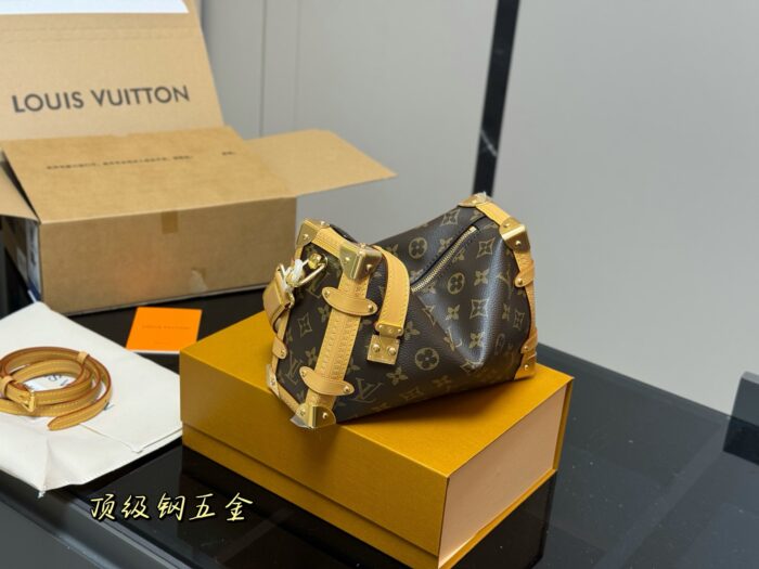 Louis Vuitton Transcendent New Soft Case Bag - Stylish And Versatile - Image 1