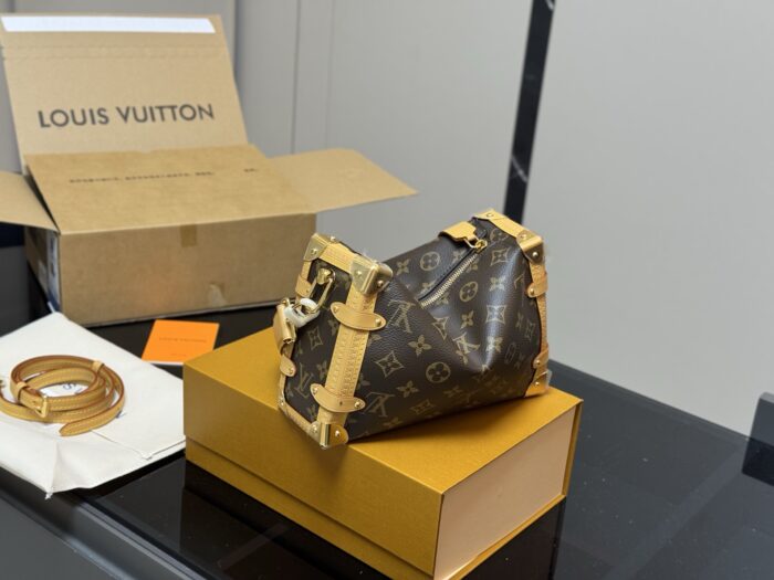 Louis Vuitton Transcendent New Soft Case Bag - Stylish And Versatile - Image 8