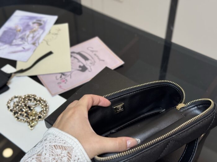 Chanel Hobo Bag (Wanderlust Bag) – Lightweight, Spacious, Exquisite, Practical, Versatile Handbag - Image 4