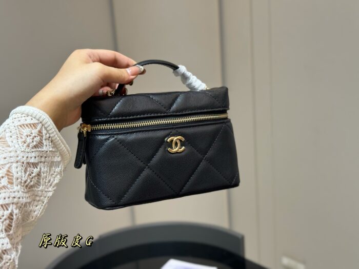 Chanel Hobo Bag (Wanderlust Bag) – Lightweight, Spacious, Exquisite, Practical, Versatile Handbag - Image 9