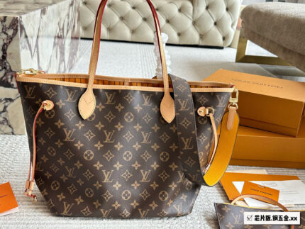 Louis Vuitton Neverfull Medium Monogram Tote With Convertible Design, Includes Wide Shoulder Strap For Crossbody Wear – Spacious And Practical Shopping Tote