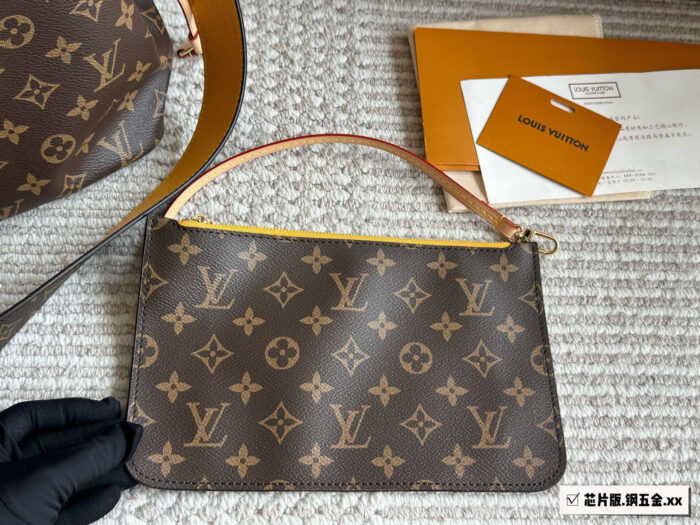 Louis Vuitton Neverfull Medium Monogram Tote With Convertible Design, Includes Wide Shoulder Strap For Crossbody Wear – Spacious And Practical Shopping Tote - Image 6