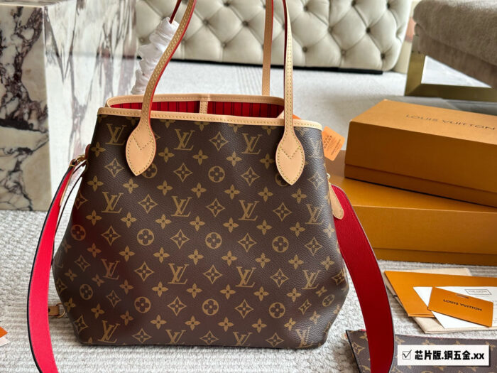 Louis Vuitton Neverfull Medium Monogram Tote With Convertible Design, Includes Wide Shoulder Strap For Crossbody Wear – Spacious And Practical Shopping Tote - Image 15