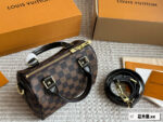 Louis Vuitton Monogram Check Shoulder Strap Top-Grain Leather Handbag/Crossbody Exquisite Hardware - Image 6