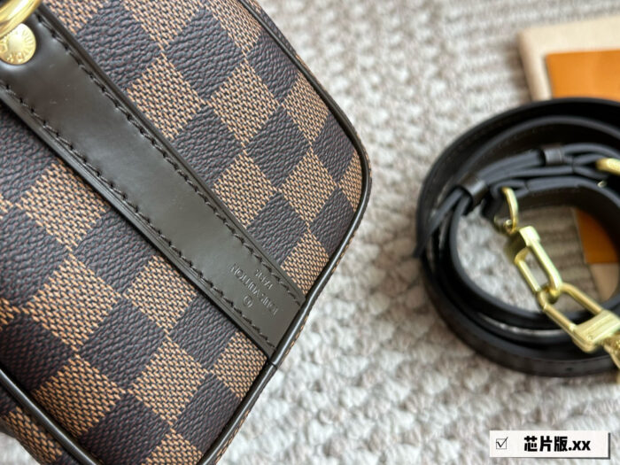 Louis Vuitton Monogram Check Shoulder Strap Top-Grain Leather Handbag/Crossbody Exquisite Hardware - Image 7