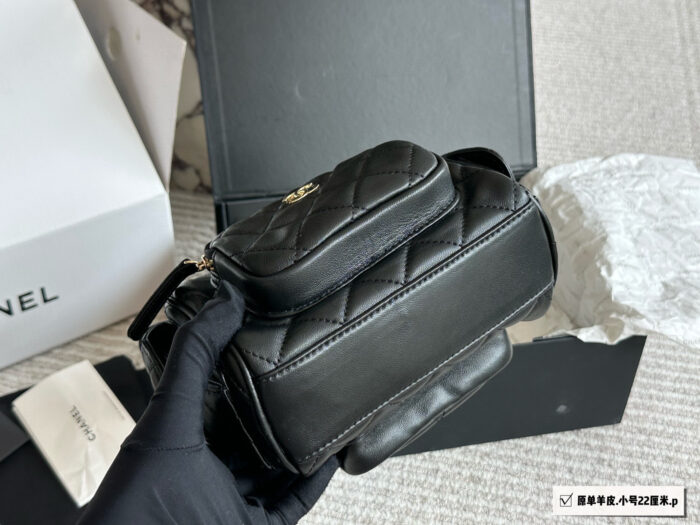 Chanel Lambskin Camera Bag Multi-Pocket Design Retro Chic - Image 4