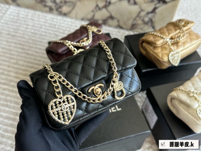 Chanel 25A Maison D'Art Ultra-Mini Pearl Heart Cf Pendant Bag - Image 2