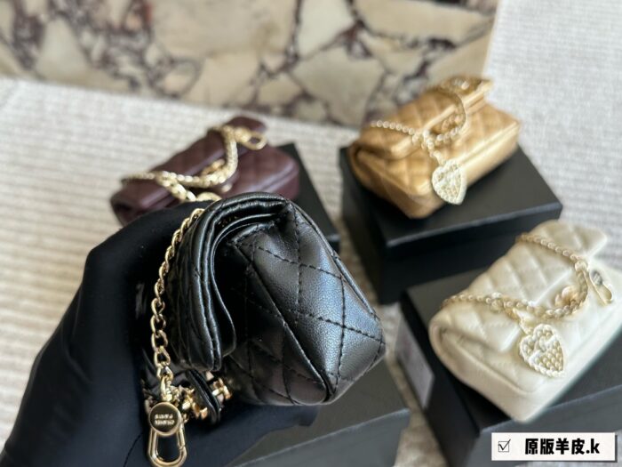 Chanel 25A Maison D'Art Ultra-Mini Pearl Heart Cf Pendant Bag - Image 5